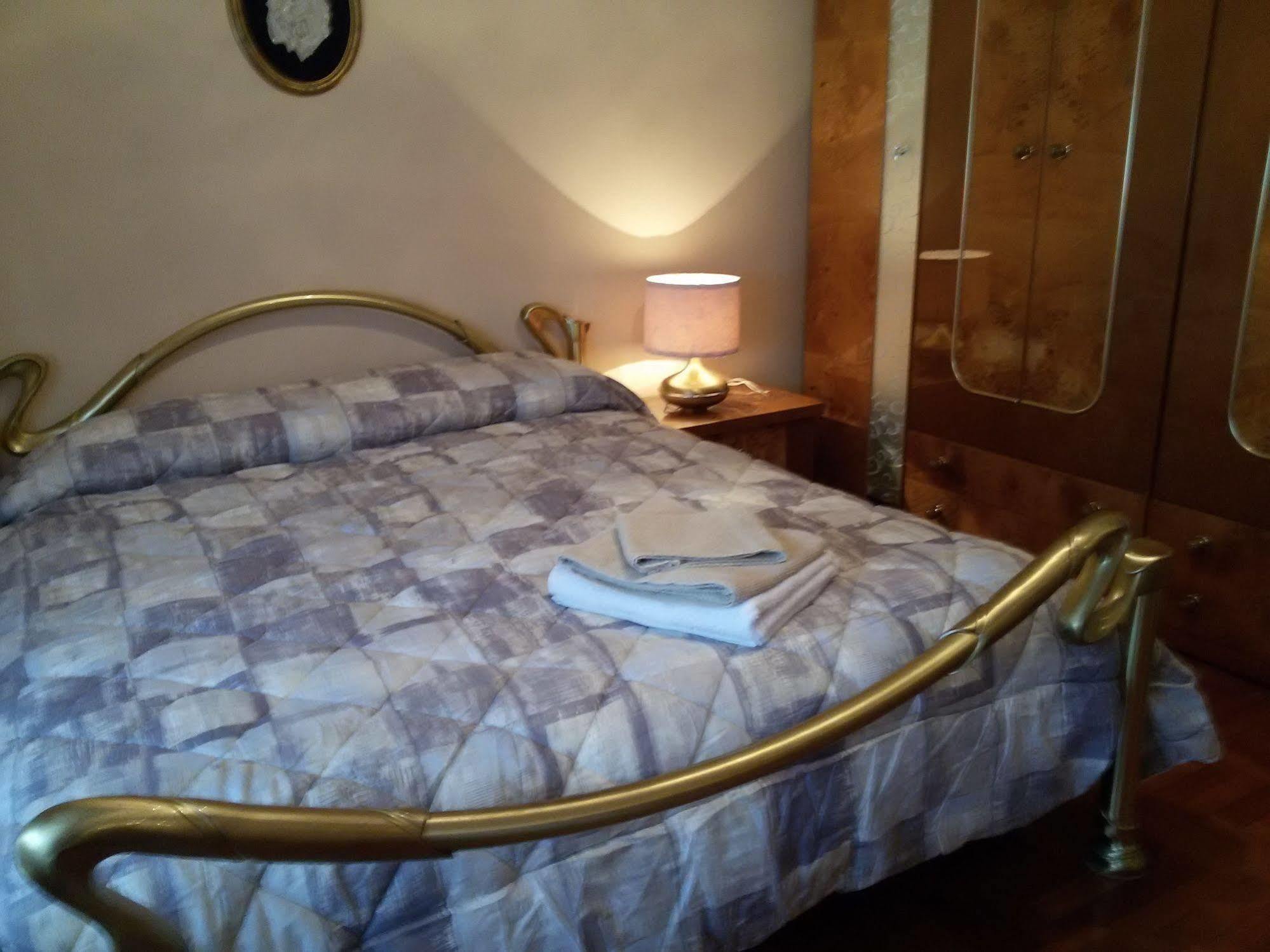Casa Emanuela Bed & Breakfast Piazzola sul Brenta Luaran gambar