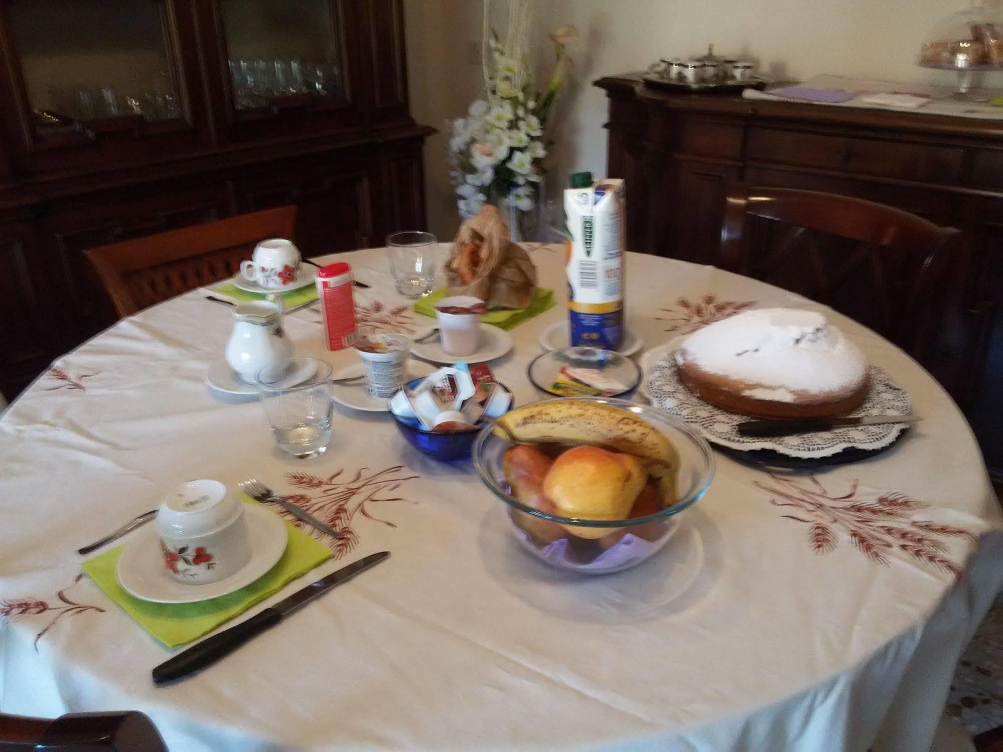 Casa Emanuela Bed & Breakfast Piazzola sul Brenta Luaran gambar