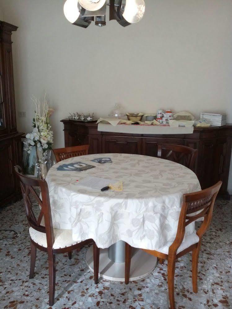Casa Emanuela Bed & Breakfast Piazzola sul Brenta Luaran gambar