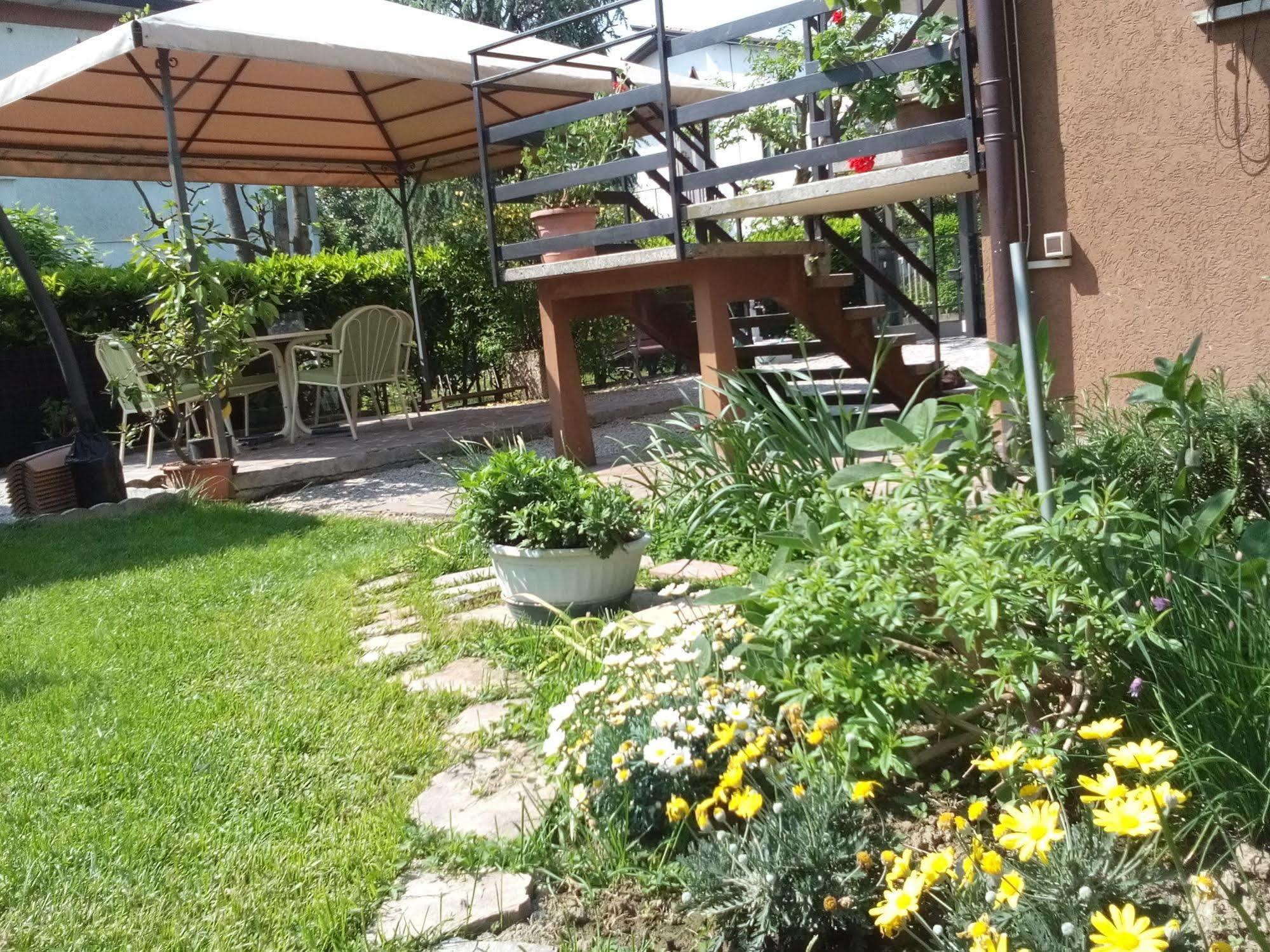 Casa Emanuela Bed & Breakfast Piazzola sul Brenta Luaran gambar